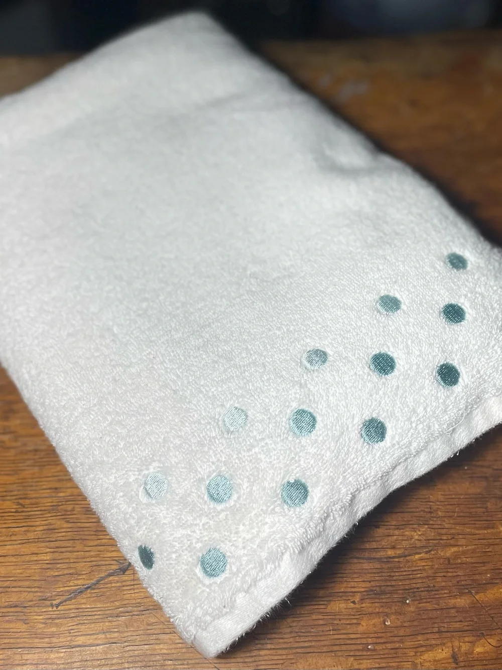Casaba white quality bath towel dots 100% cotton